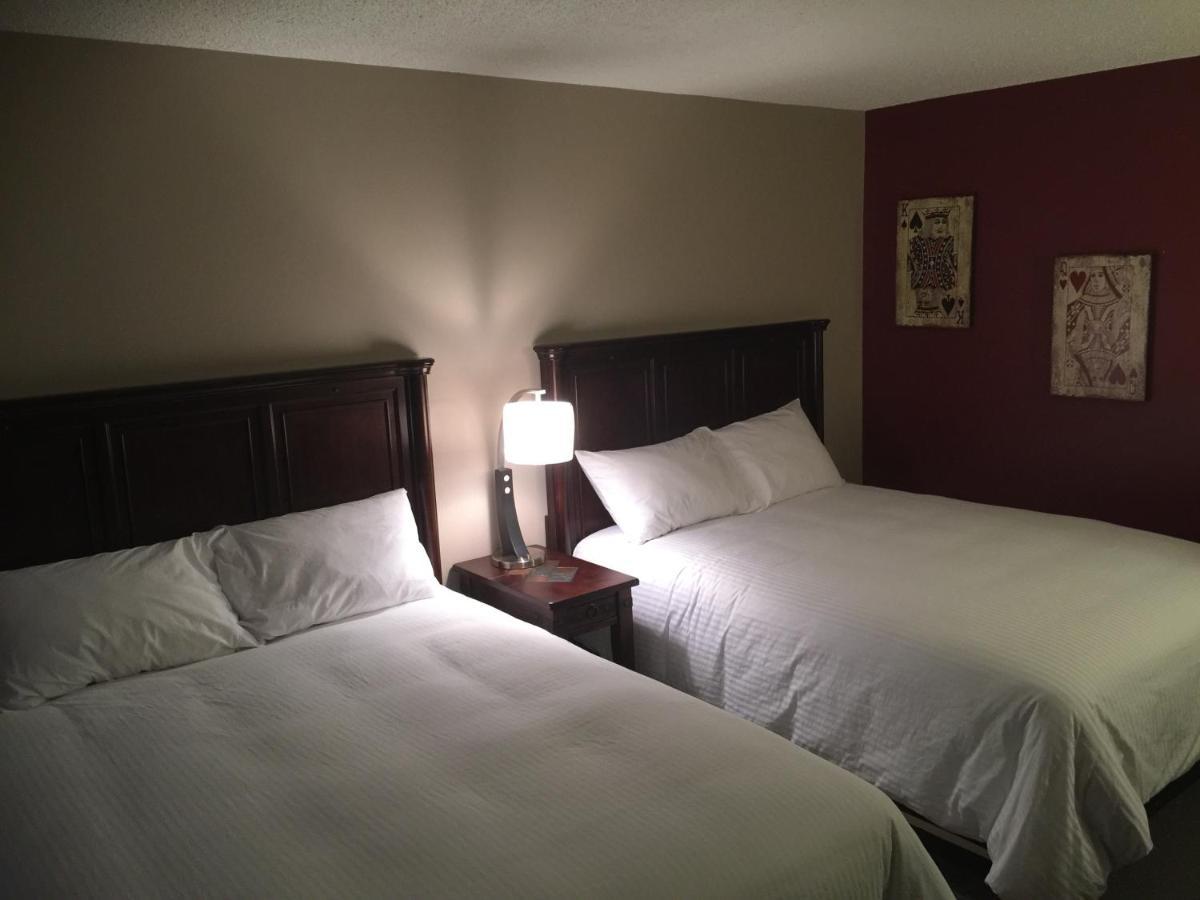 Willow Bunch Jolly Giant Pub & Motel מראה חיצוני תמונה