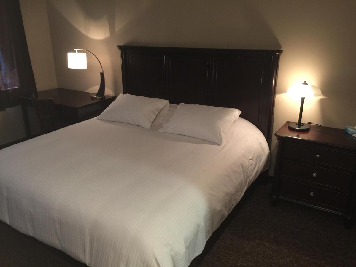 Willow Bunch Jolly Giant Pub & Motel מראה חיצוני תמונה