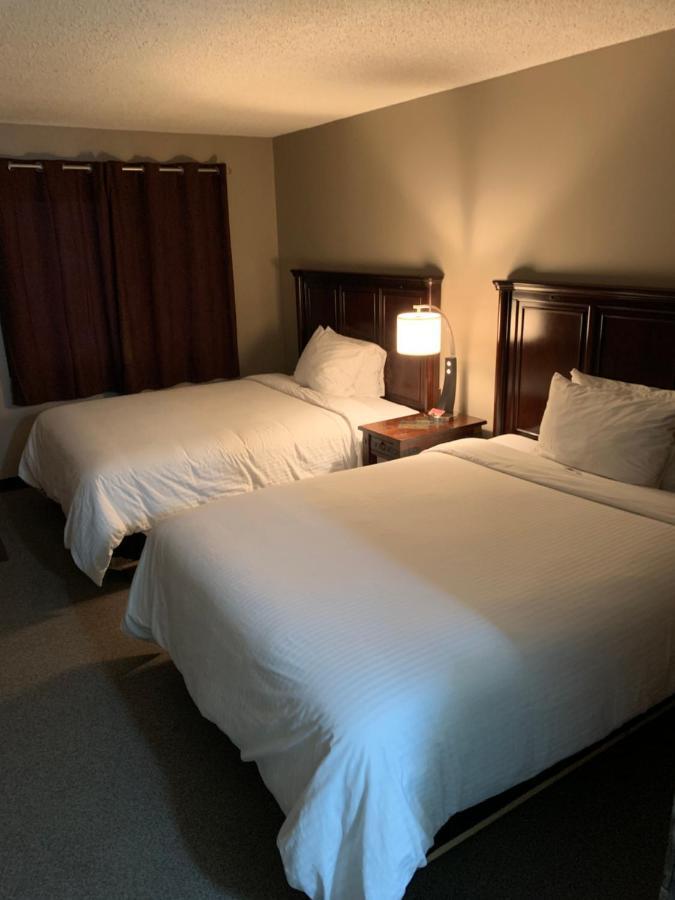 Willow Bunch Jolly Giant Pub & Motel מראה חיצוני תמונה