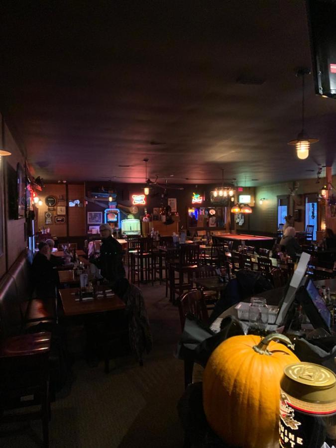Willow Bunch Jolly Giant Pub & Motel מראה חיצוני תמונה