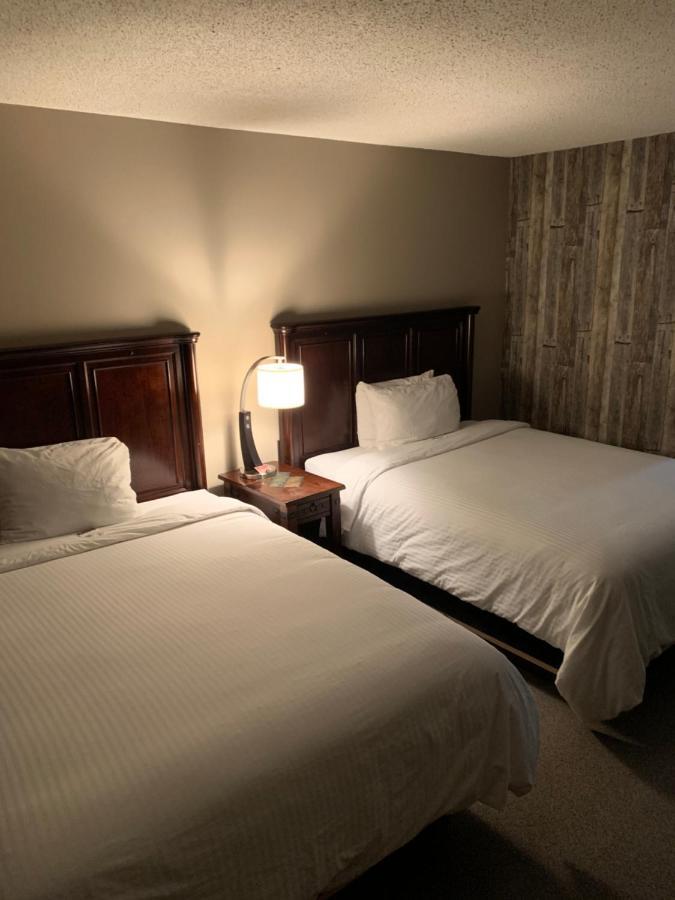 Willow Bunch Jolly Giant Pub & Motel מראה חיצוני תמונה
